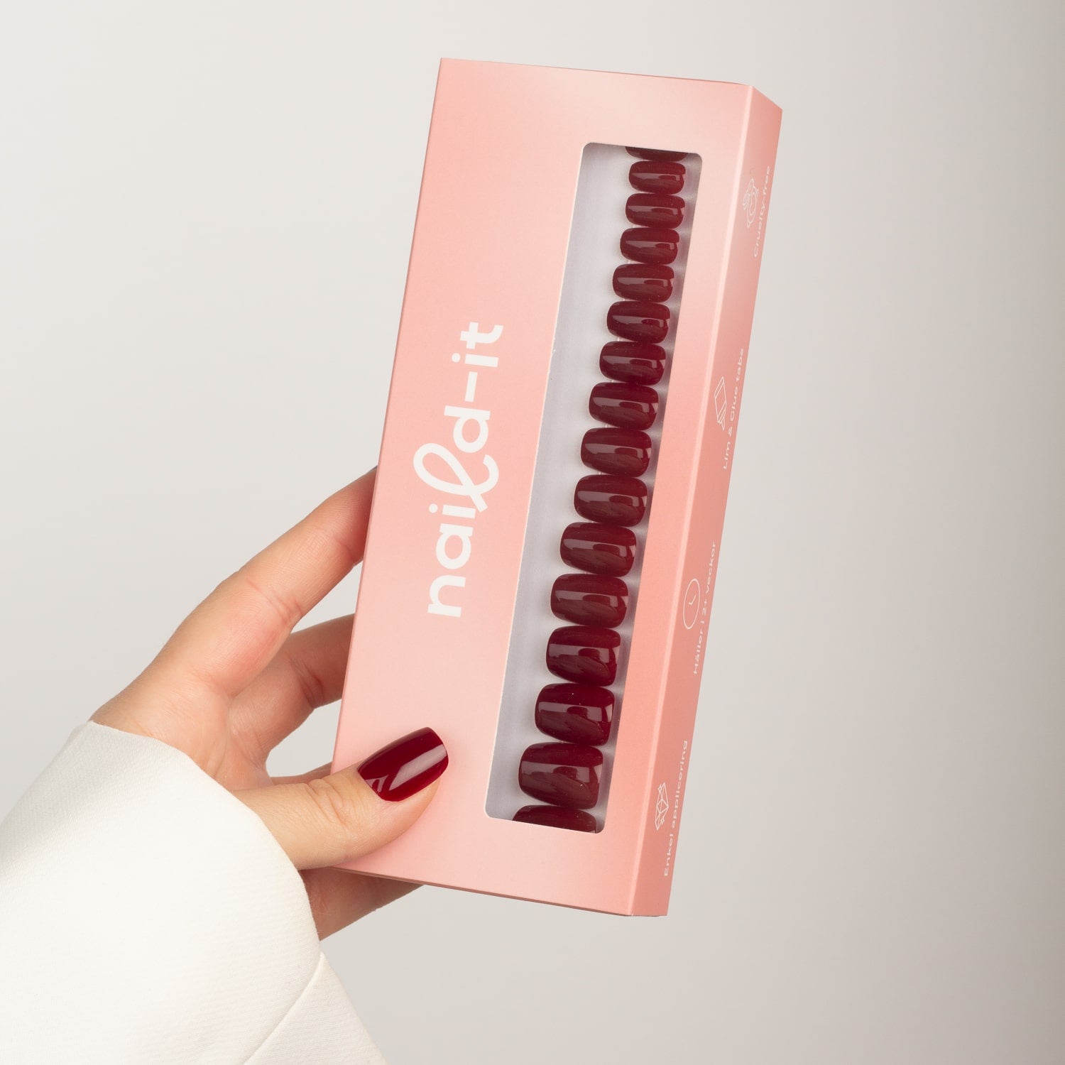 Bordeaux Square press-on naglar i djup vinröd nyans med glansig finish i rak square-form