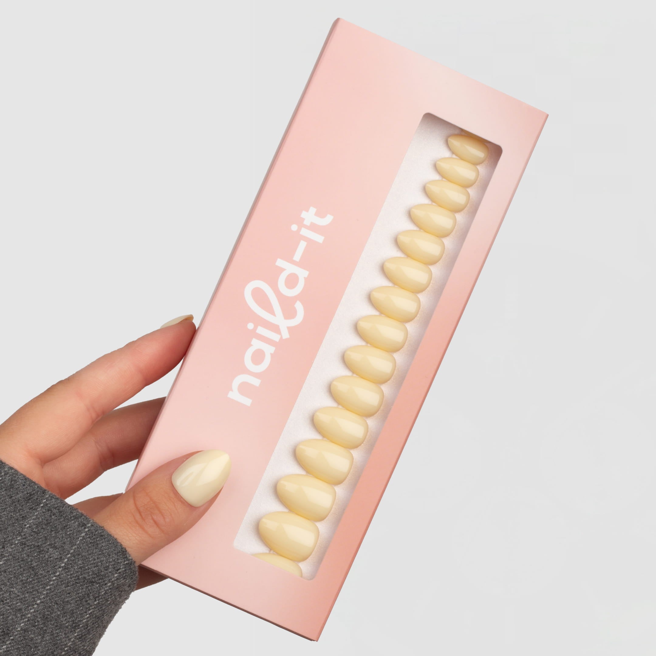 Nyhet! Butter Almond Short – korta press-on naglar | Naild-it