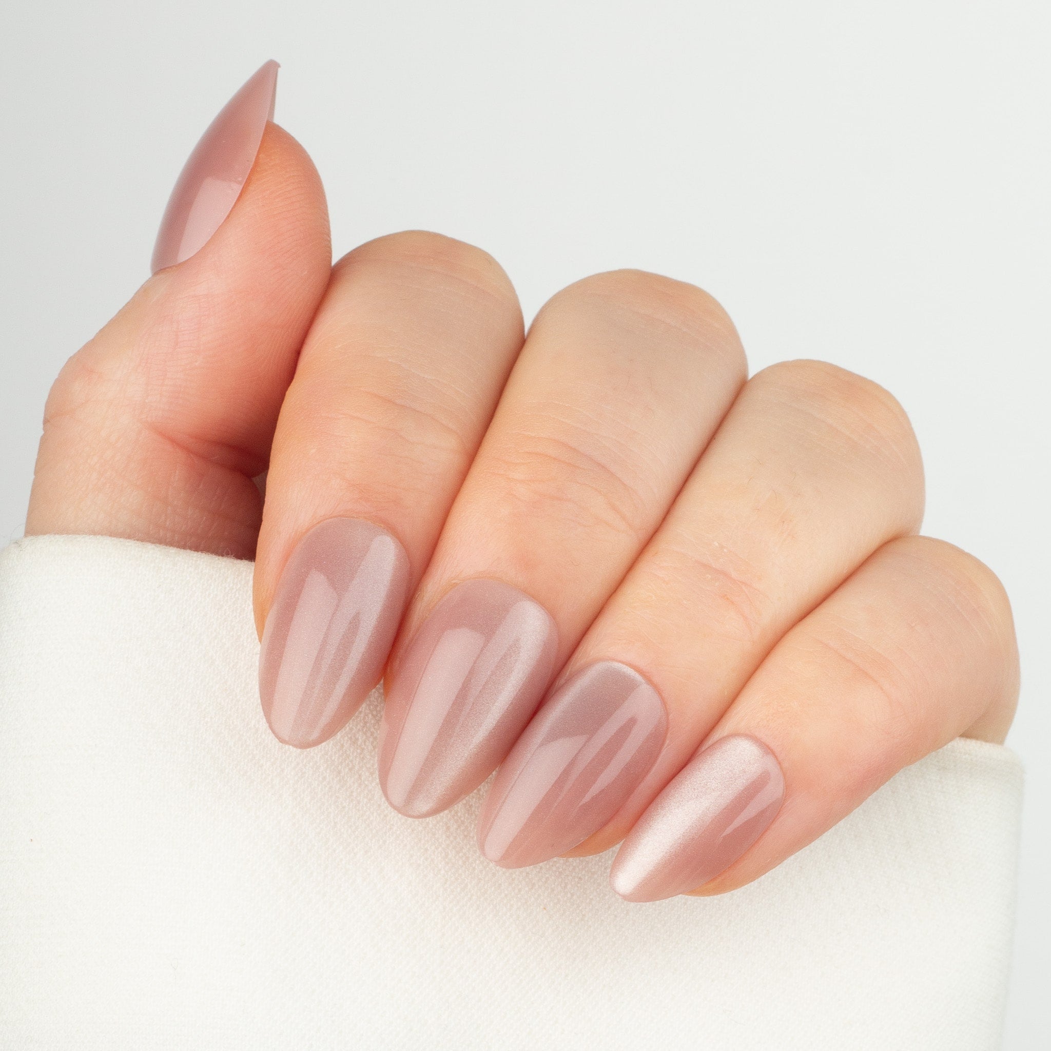 Cat Eye Mauve Almond Naild-it press-on naglar lösnaglar manikyr