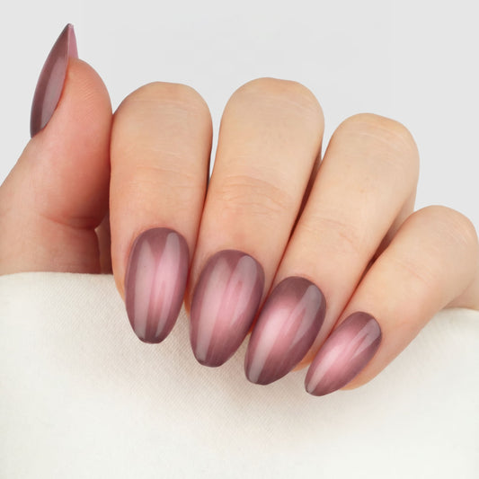 Cosmic Aura Almond press-on lösnaglar i almondform med mjuk aura-effekt och skimrande finish