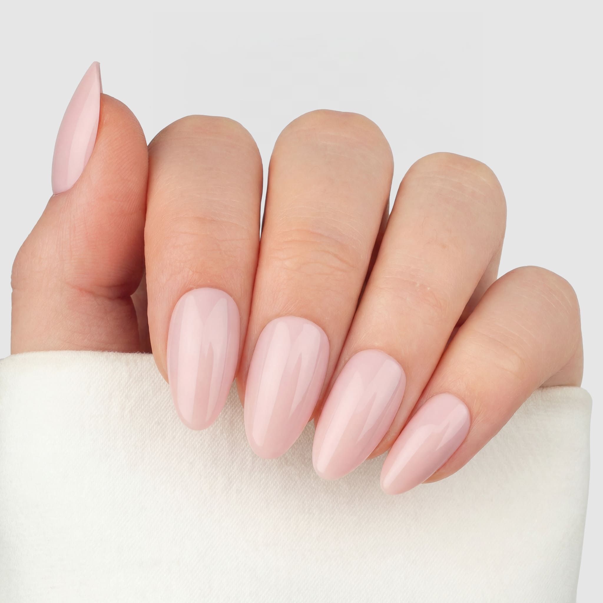 Darling Pink Almond är mjuka puderrosa press-ons i vår eleganta almondform.