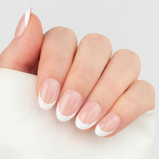 French Tip Almond Short press-on lösnaglar i kort almondform med vit fransk tipp och naturlig bas