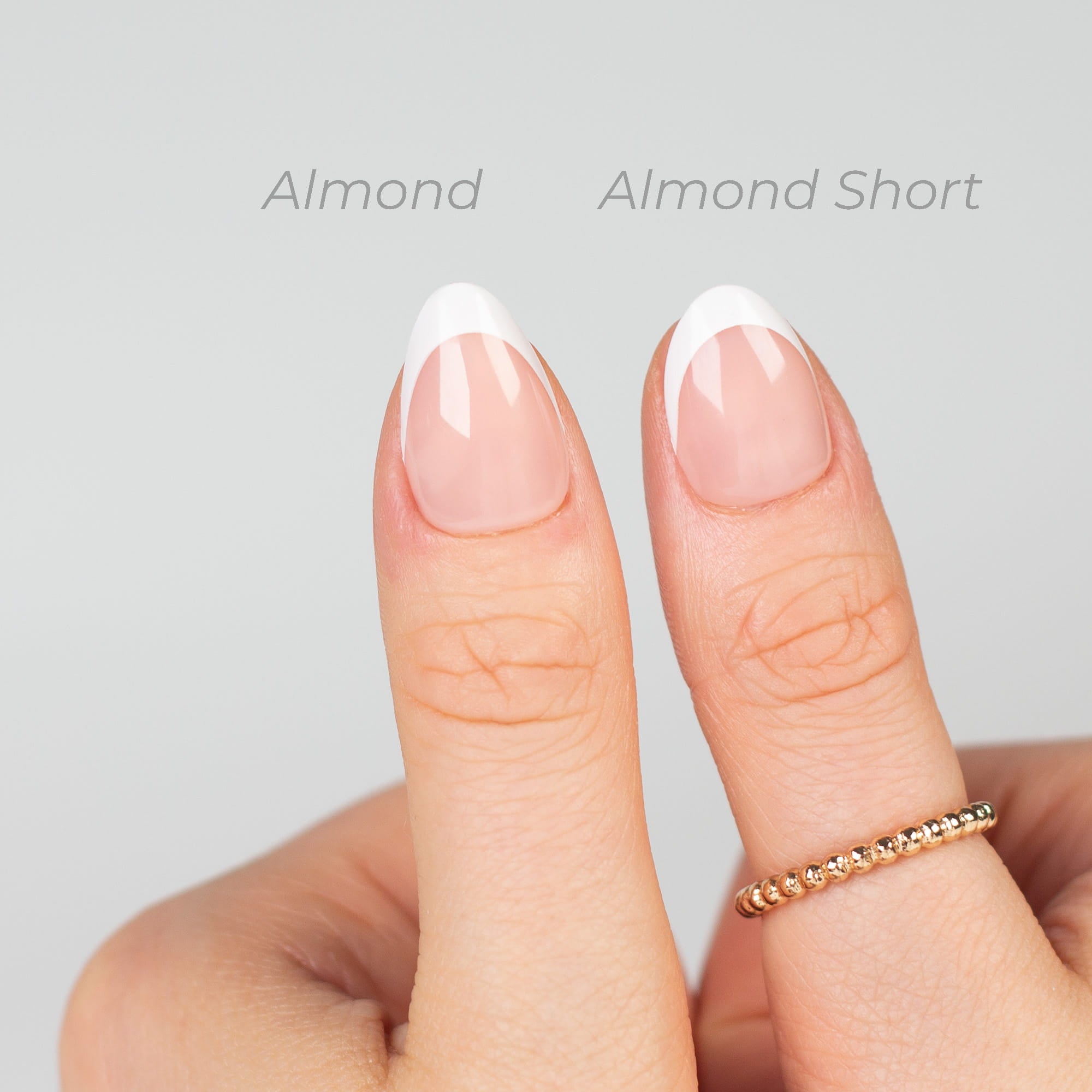 Jämförelse French Tip Almond Short jämfört med French Tip Almond kortare press-on naglar