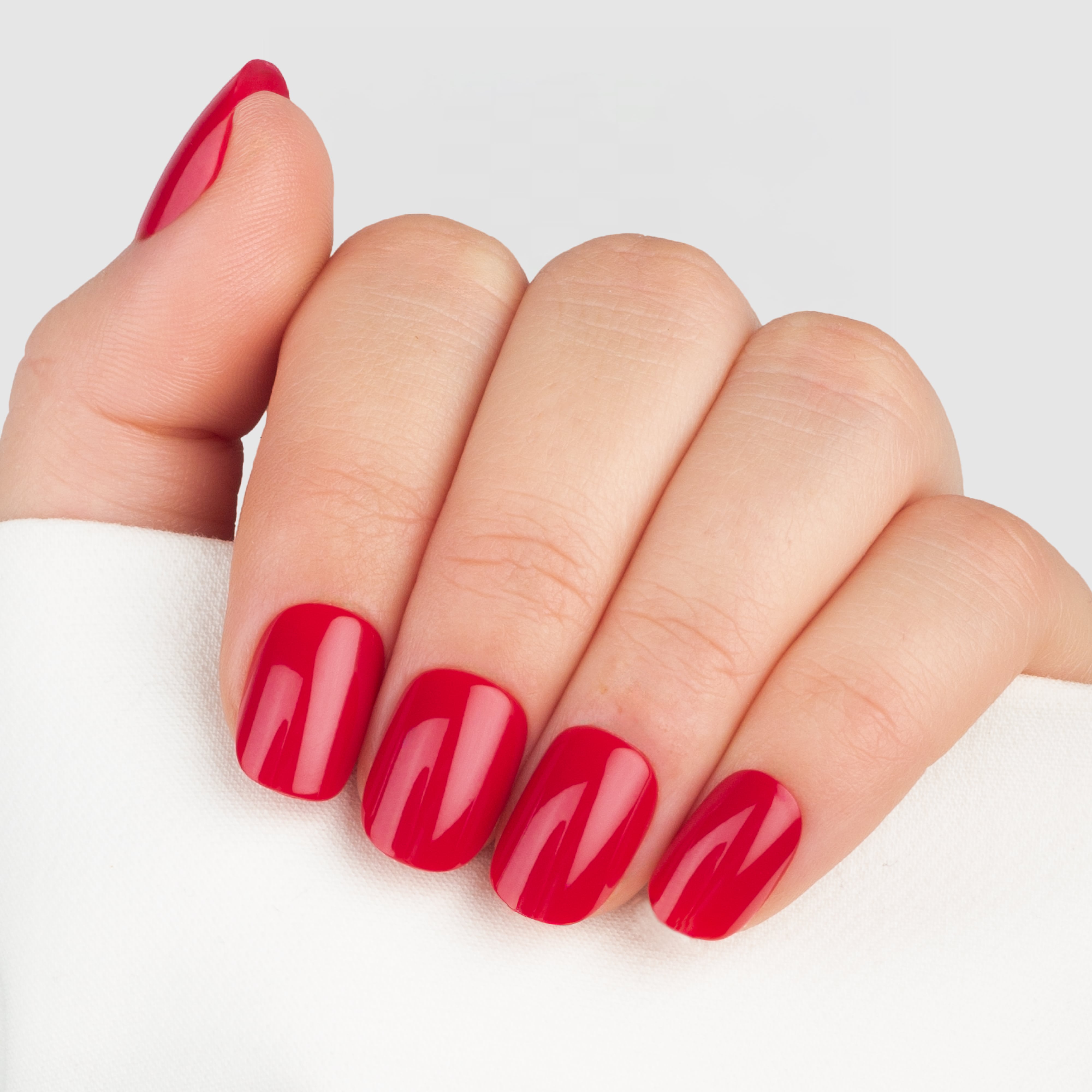 Lady Red Squoval Short press-on lösnaglar i kort squovalform med klassisk röd nyans och glansig finish