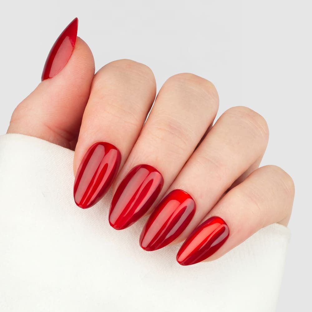 Röda press-on lösnaglar i almondform med högblank finish och romantisk look. Återanvändbara naglar som håller upp till 2 veckor med lim eller glue tabs.