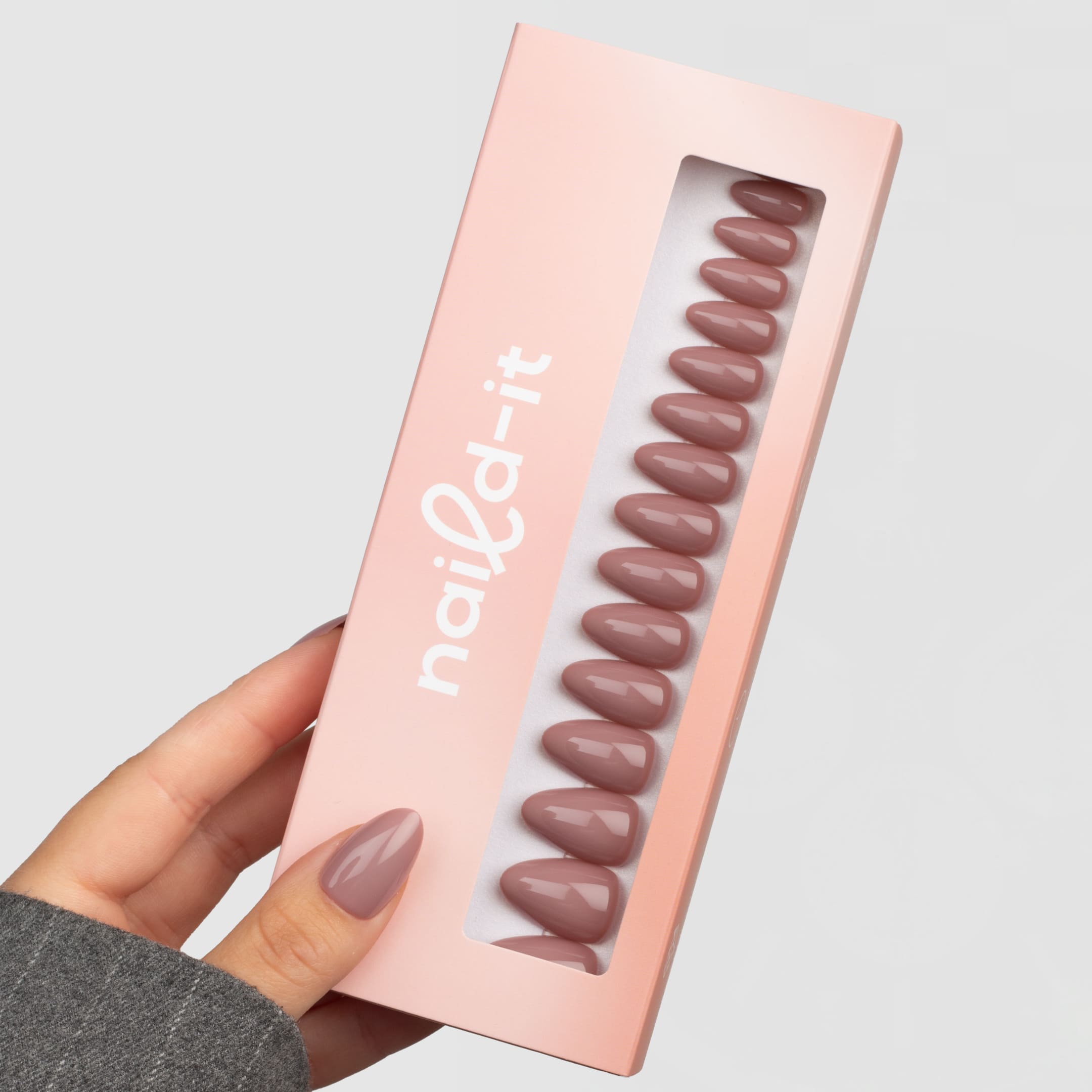 Mauve Almond 1 långa enfärgade lösnaglar press-on naglar Naild-it med lim ocg glue tabs