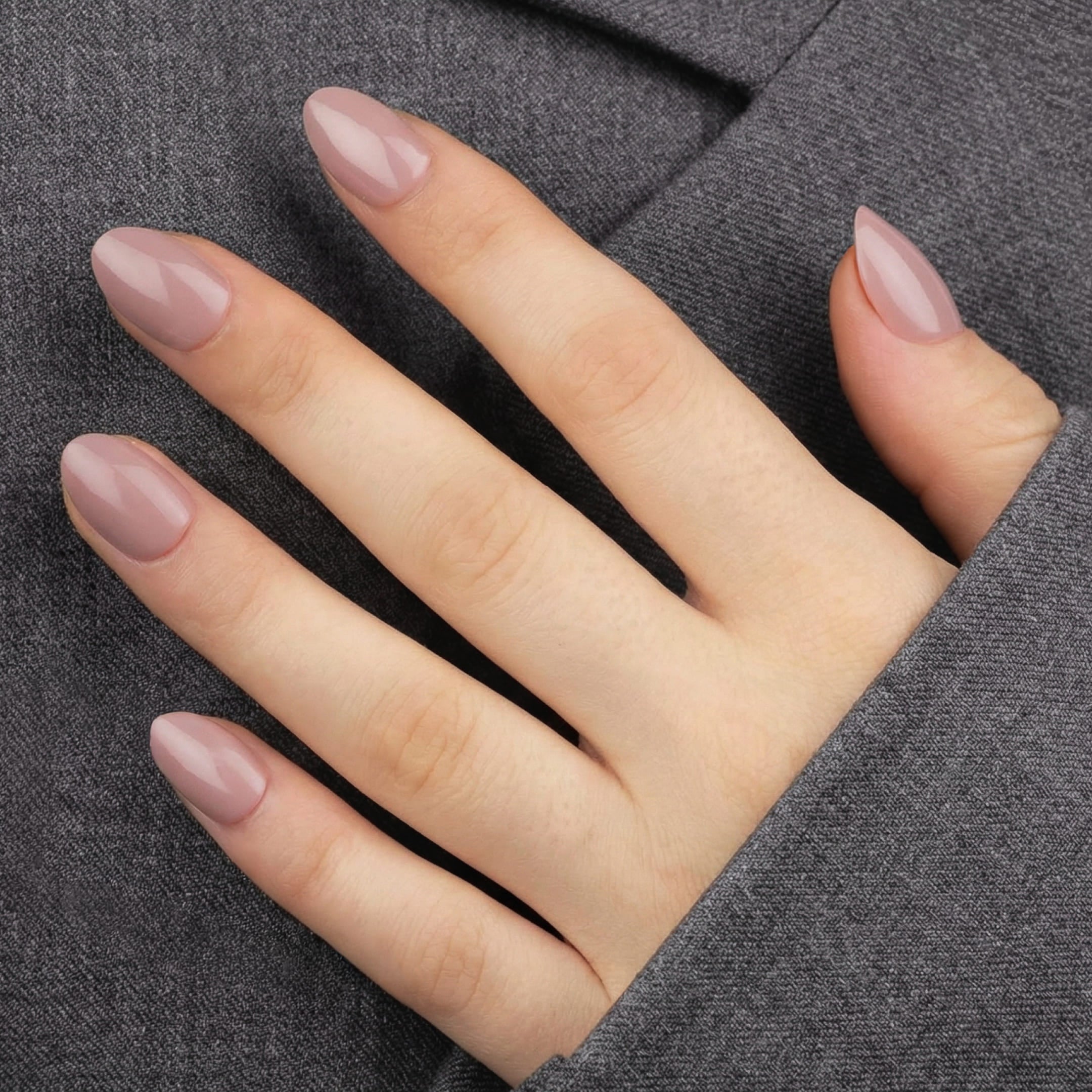 Mauve Almond Short press-on lösnaglar i kort almondform med elegant mauve-nyans och glansig finish