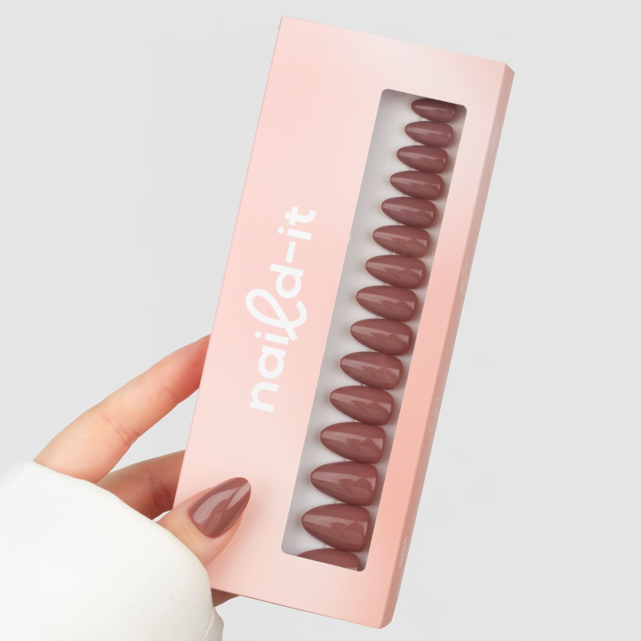 Mocha Melt Almond Naild-it press-on naglar almond stockholm i färgen brun