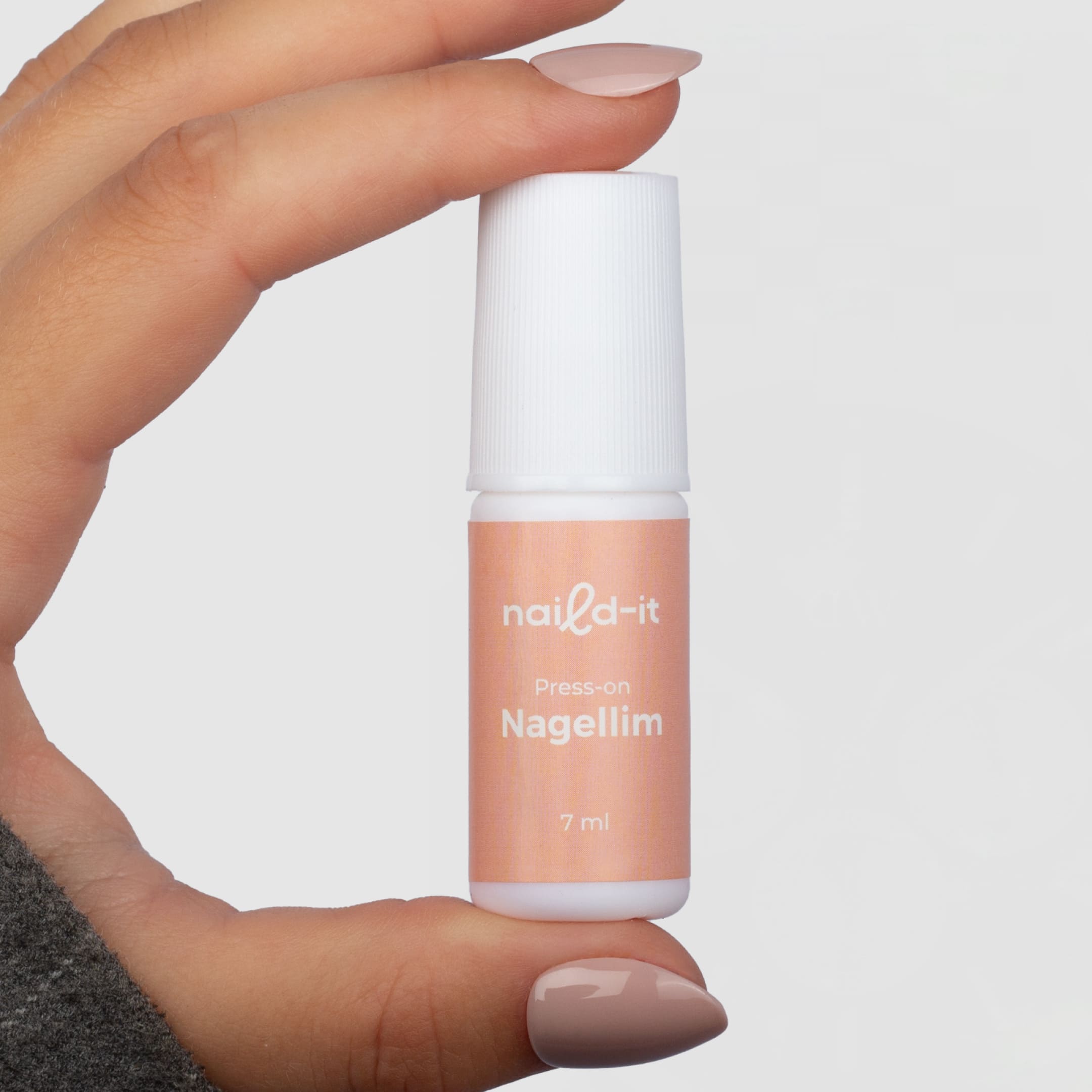 Nagellim med pensel