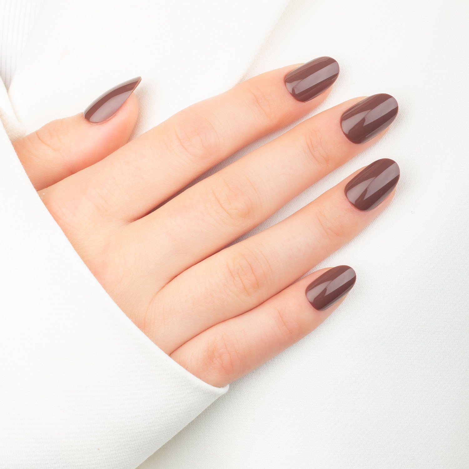 Espresso Oval press-on lösnaglar i ovalform med djup brun espresso-nyans och glansig finish