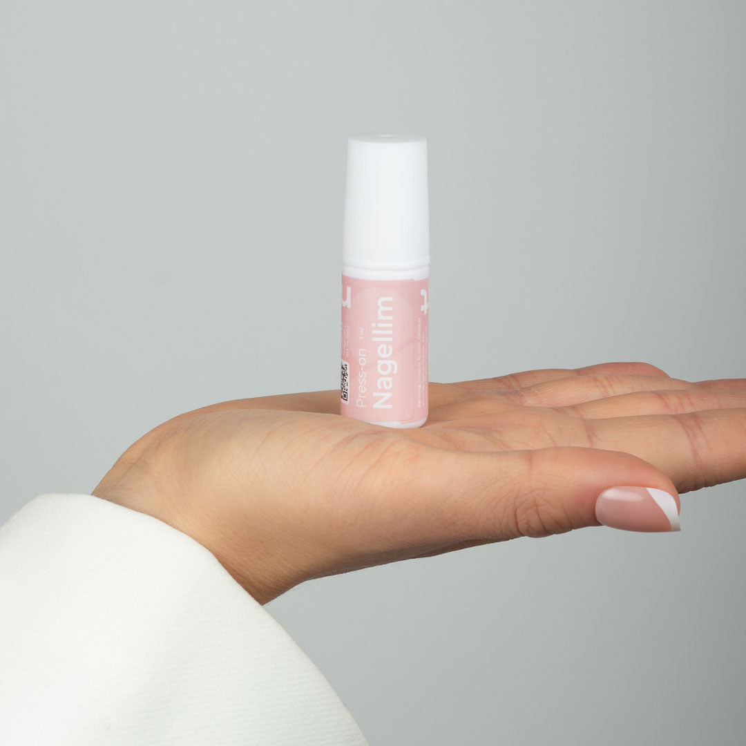 Nagellim med pensel