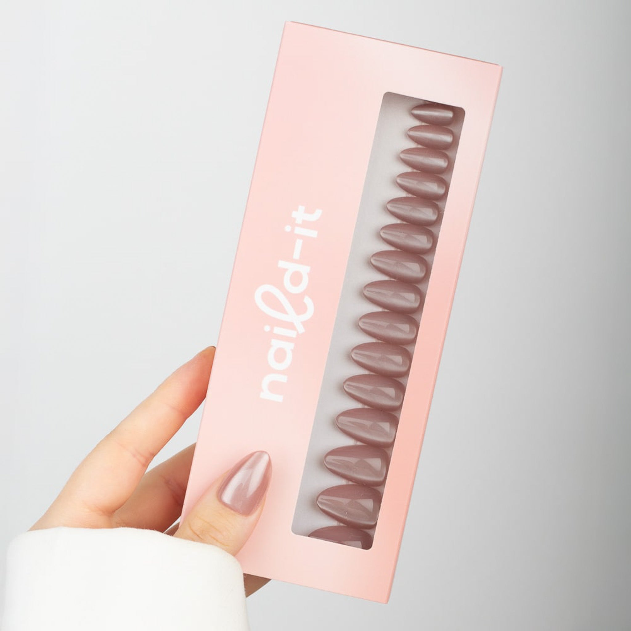 Cat Eye Mauve Almond Naild-it press-on naglar lösnaglar manikyr