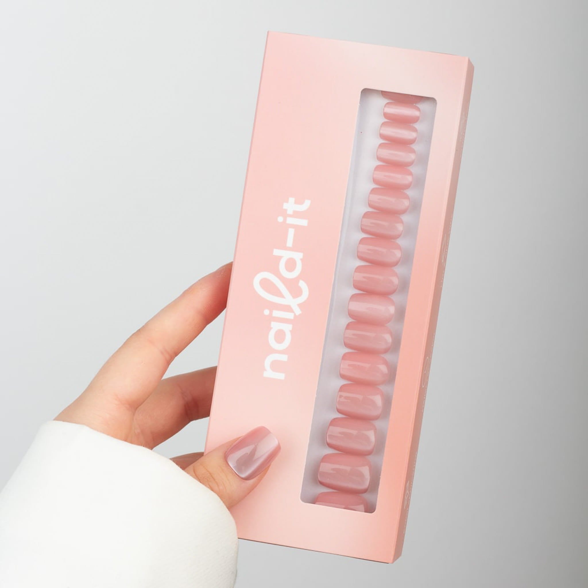 Cat Eye Strawberry Square press-on naglar i rosaröd nyans med skimrande cat eye-effekt i rak square-form