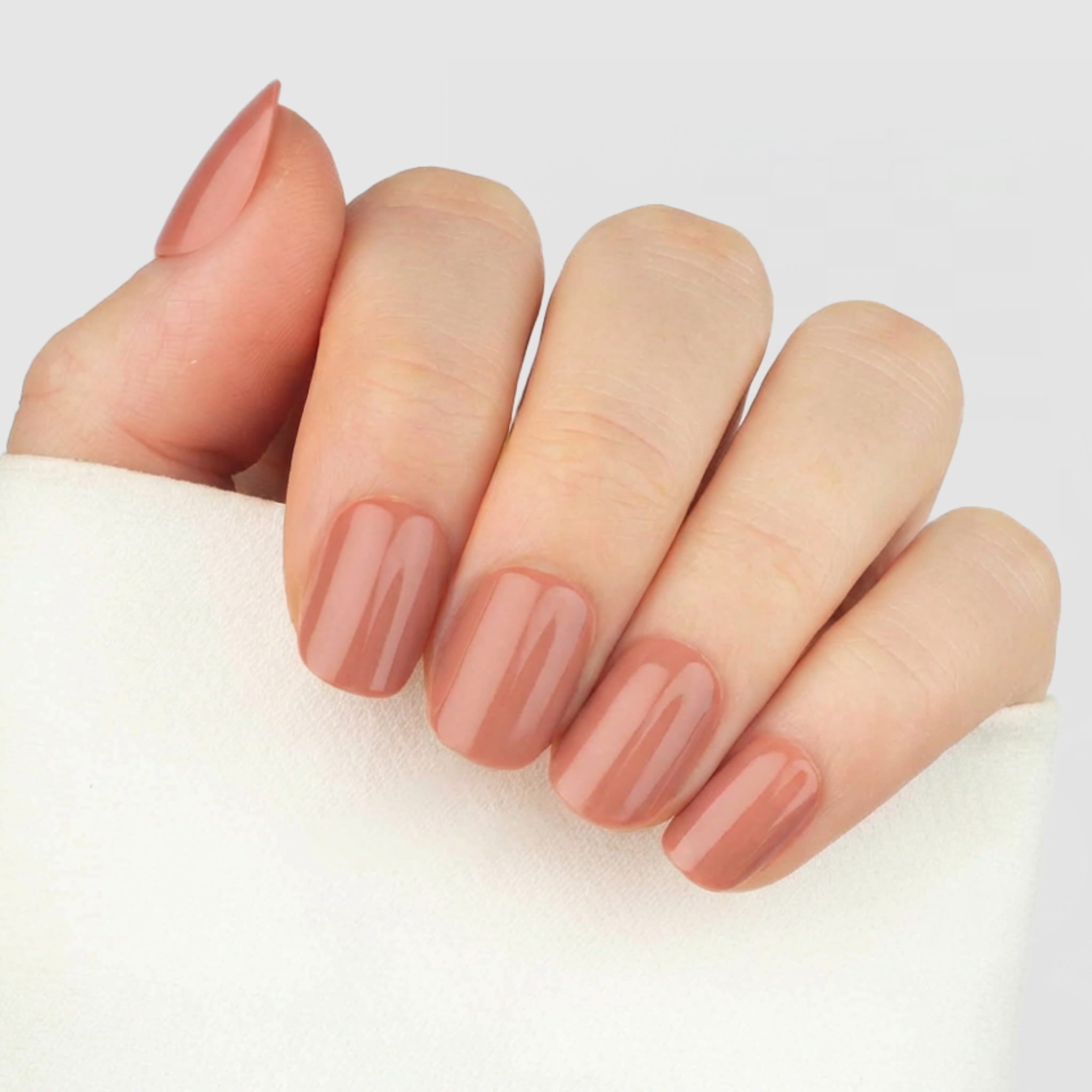 Brun-tegelröda squoval lösnaglar – Cinnamon Squoval press on naglar i vardagslook