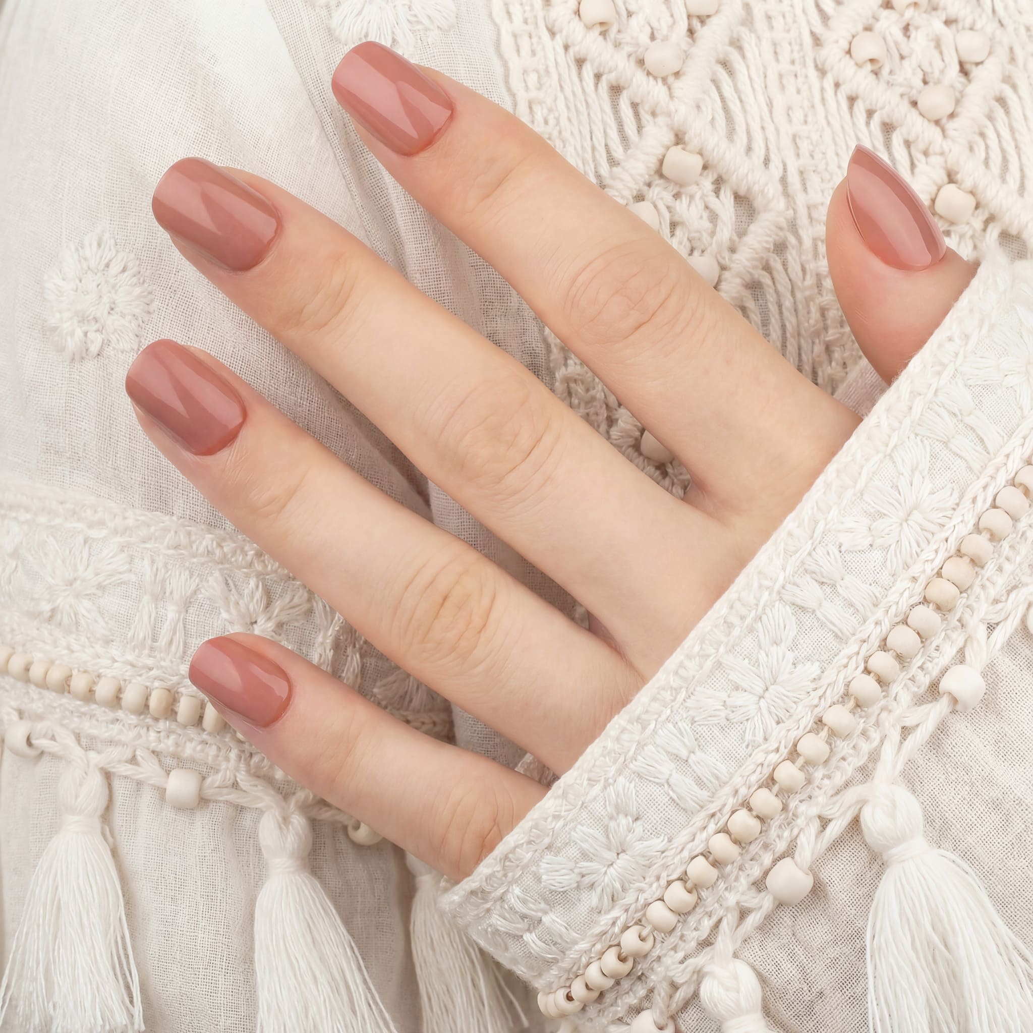 Brun-tegelröda squoval lösnaglar – Cinnamon Squoval press on naglar i vardagslook