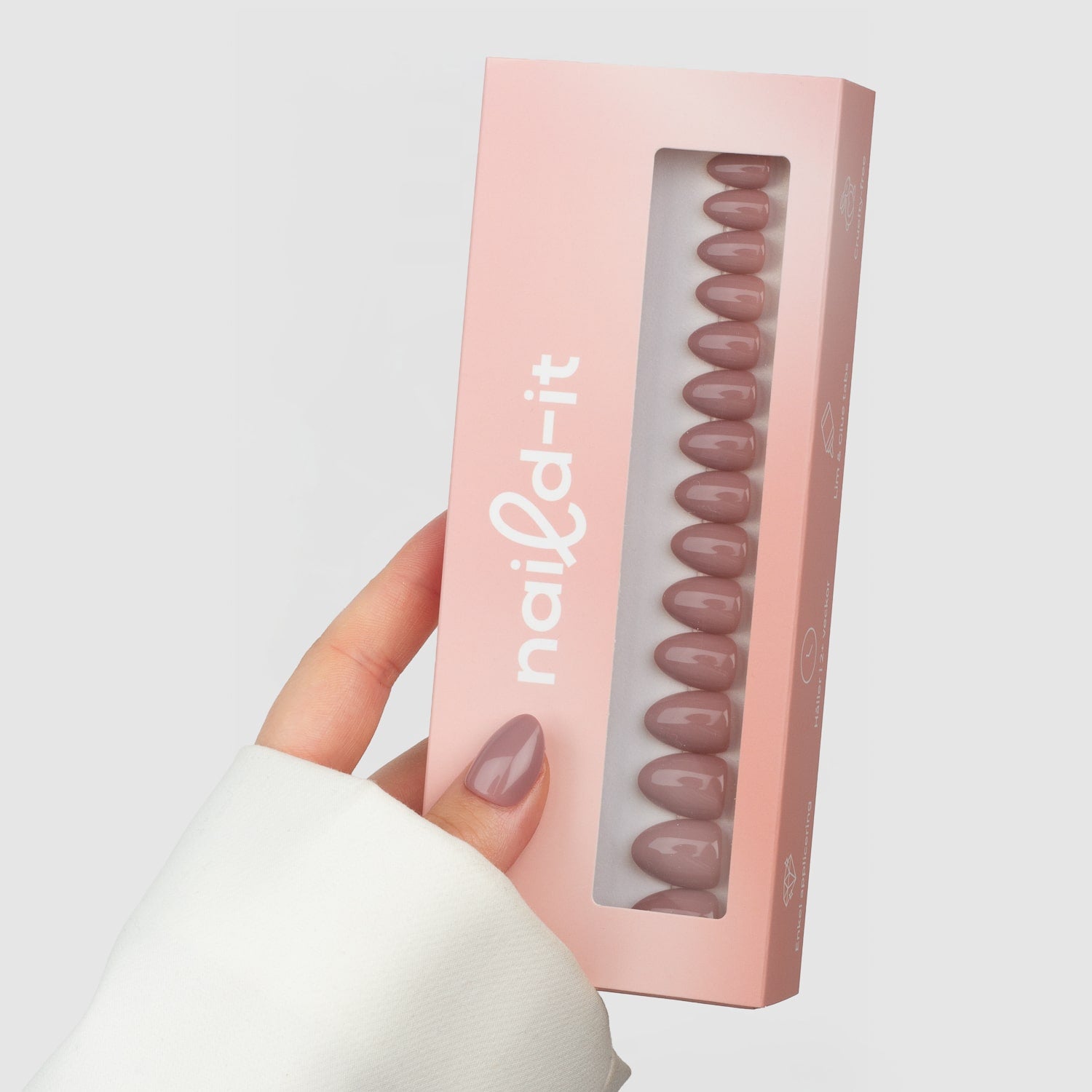 Mauve Almond Short press-on lösnaglar i kort almondform med elegant mauve-nyans och glansig finish