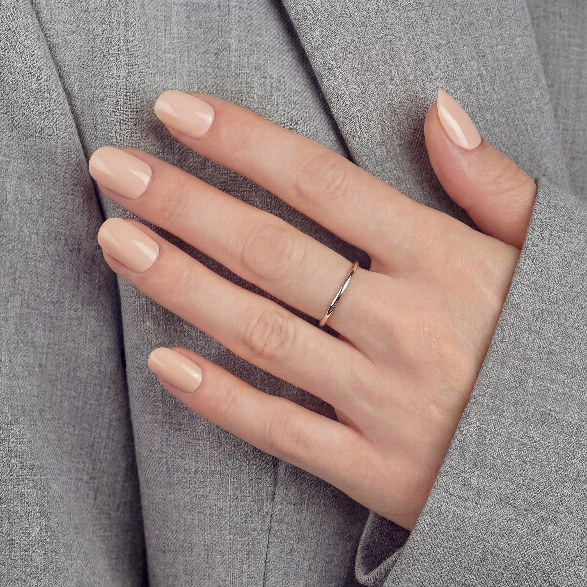 Nude Squoval Short press-on lösnaglar i kort squovalform med mjuk nude-nyans och naturlig finish