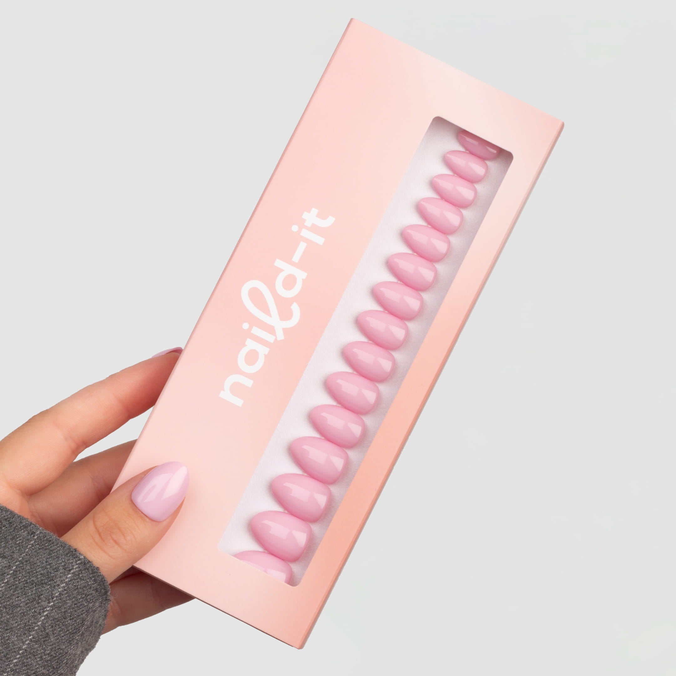 Nyhet! Rose Petal Almond Short – rosa korta press-on naglar | Naild-it