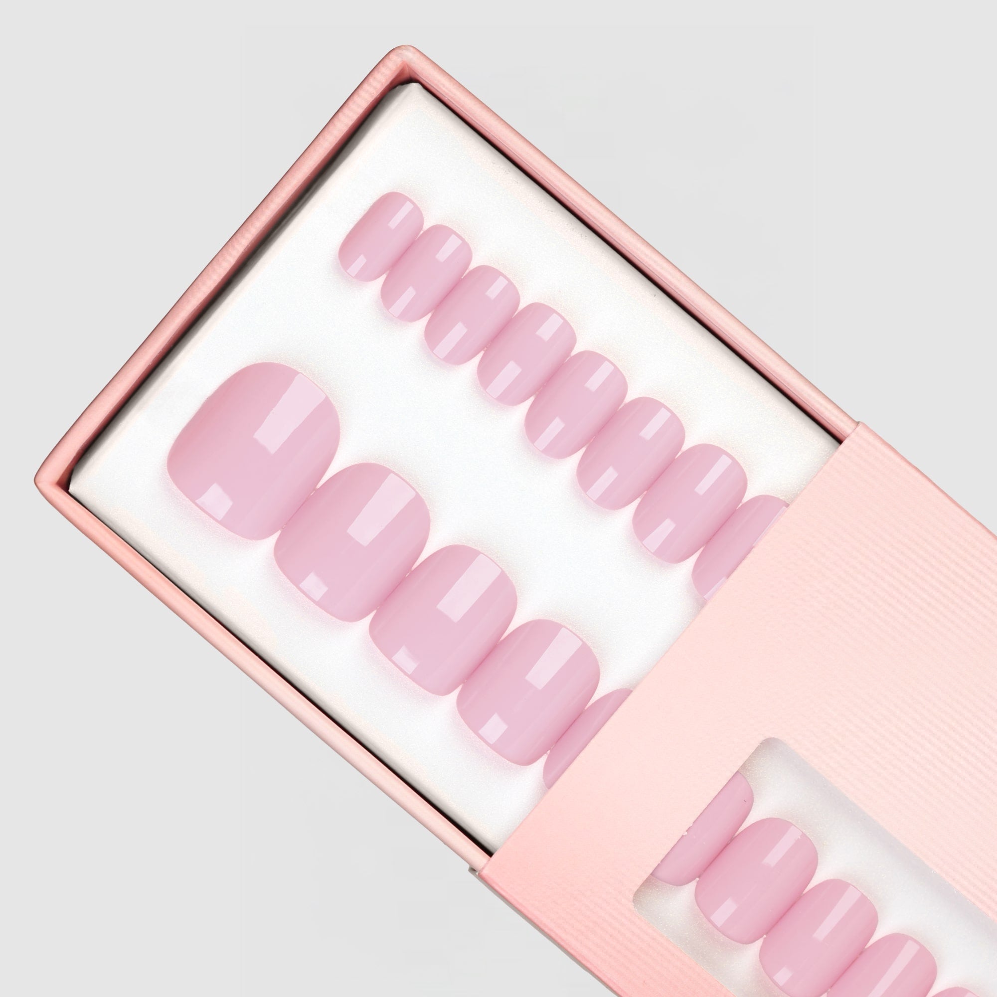 Rose Petal Squoval Short press-on lösnaglar i kort squovalform med mjuk rosanyans och glansig finish