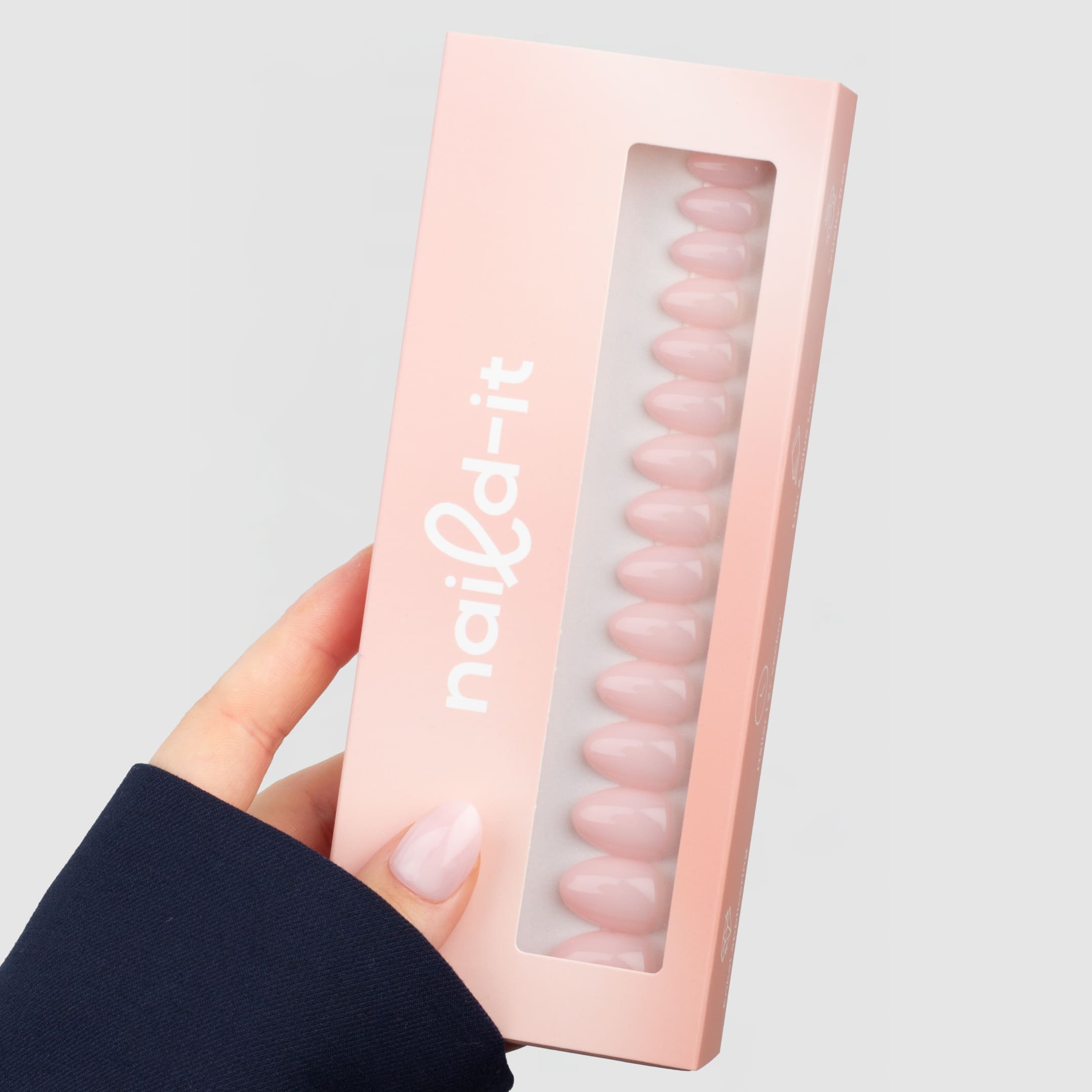 Soft Pink Almond Short press-on lösnaglar i kort almondform med mjuk rosa nyans och naturlig finish