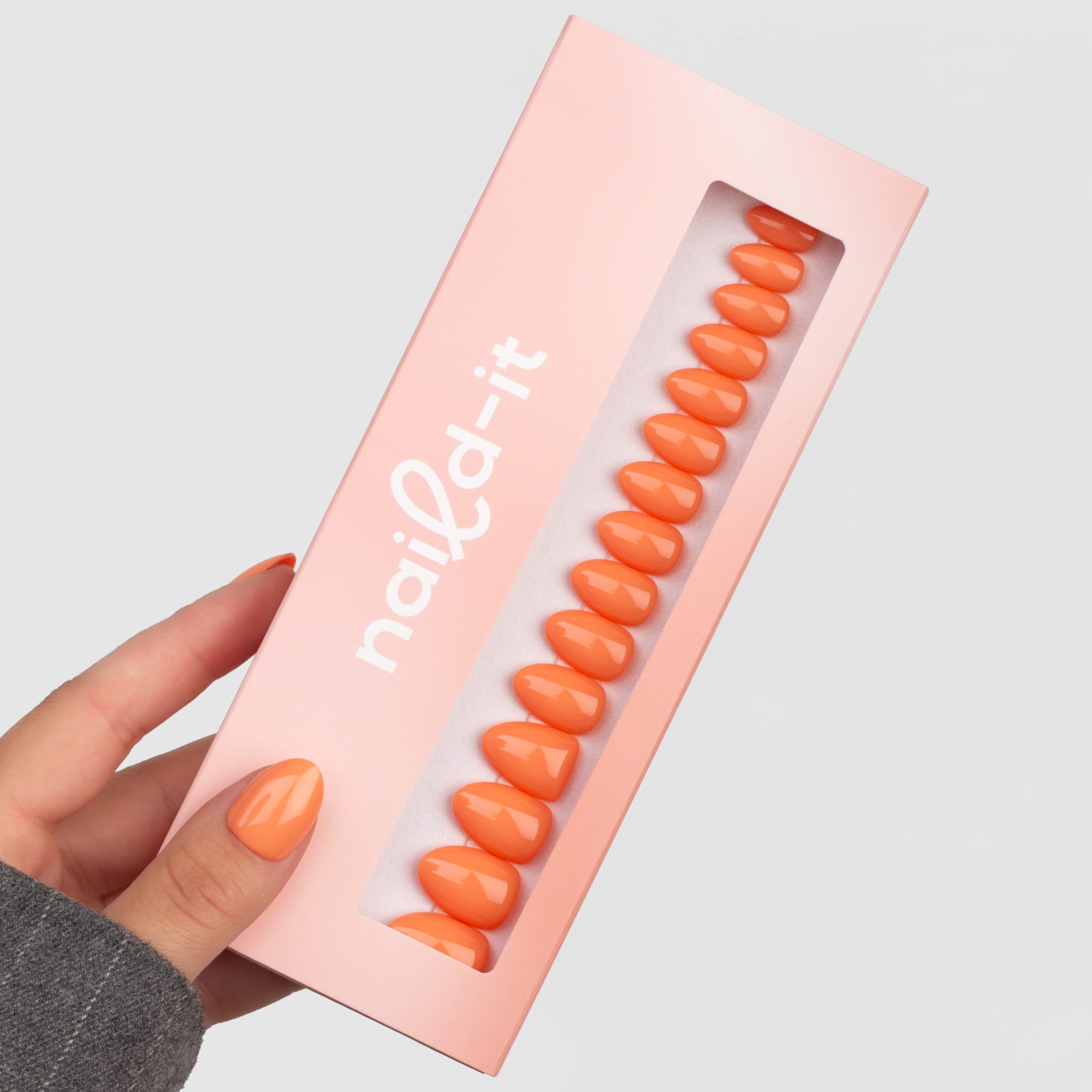 Nyhet! Tangerine Almond Short–Korta orangea press-on naglar | Naild-it