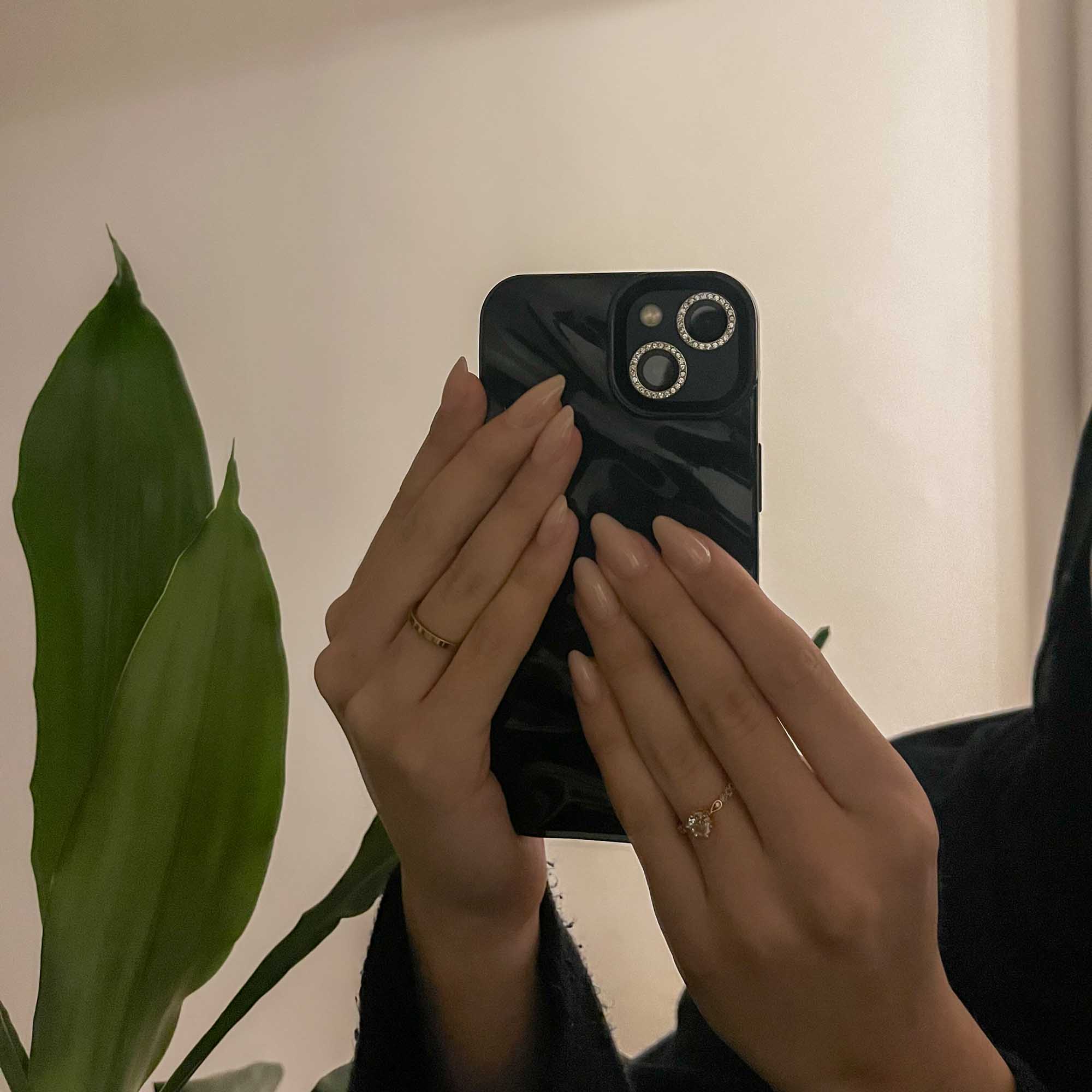 Ballet Blush Almond press-on lösnaglar i almondform med mjuk nude-rosa nyans och glansig finish