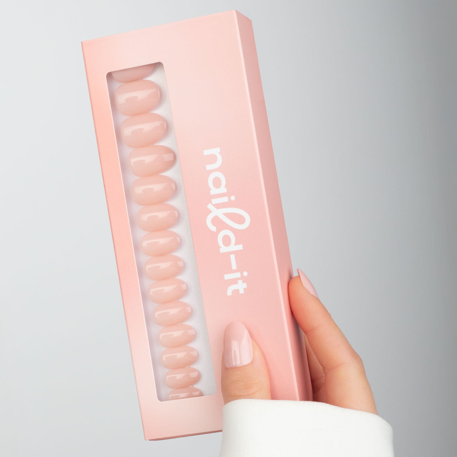 Ballet Blush Oval press-on lösnaglar i ovalform med ljusrosa nyans och naturlig, glansig finish