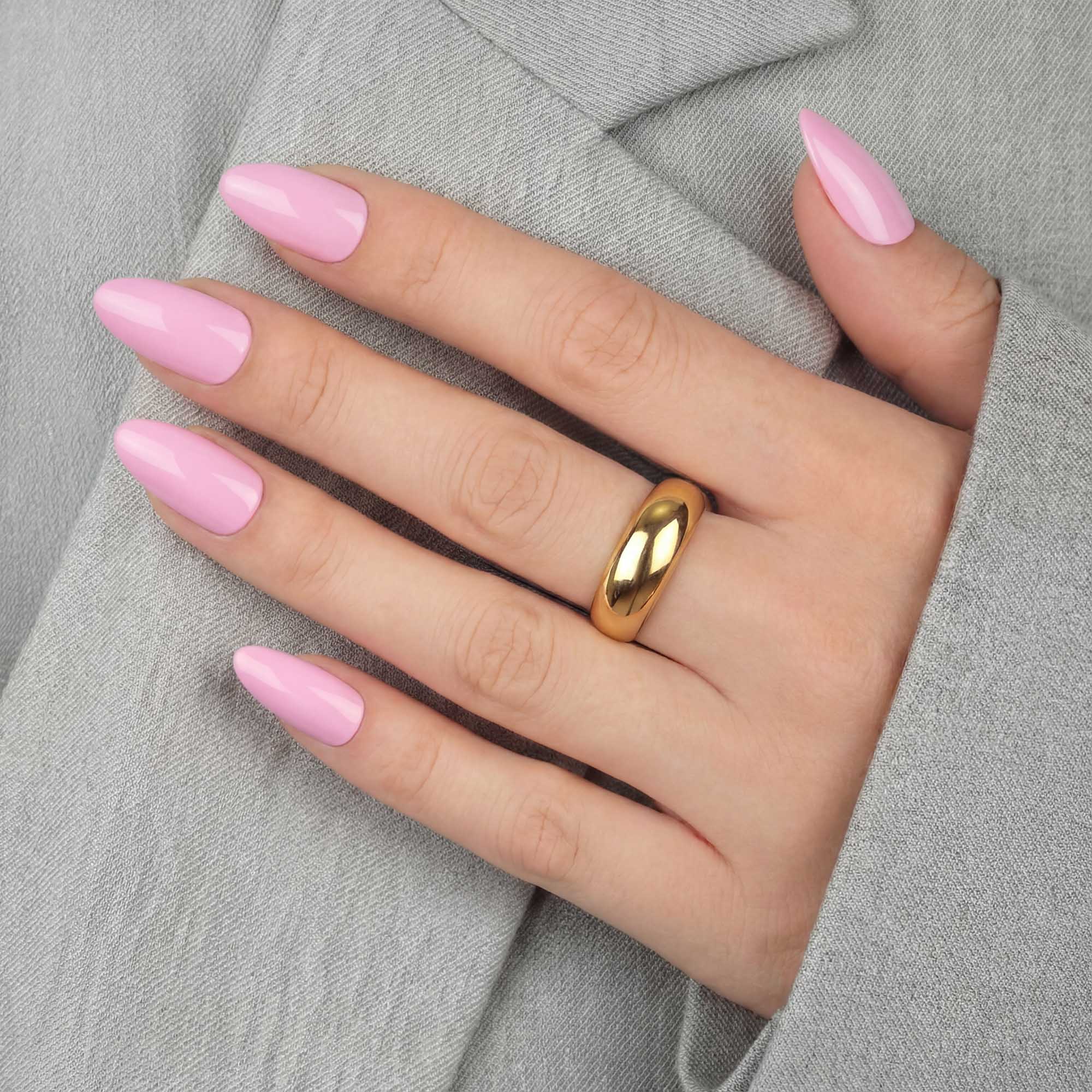 Barbie Almond press-on lösnaglar i almondform med intensiv rosa nyans och spegelblank finish