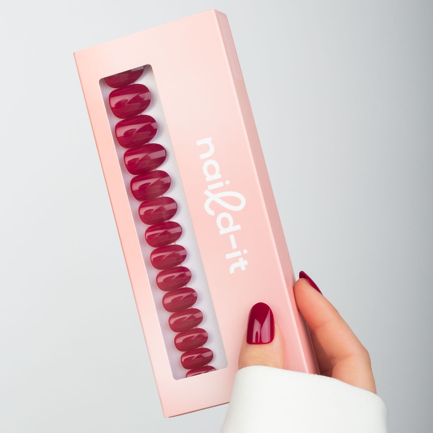 Berry Oval press-on lösnaglar i ovalform med djup bärig nyans och glansig finish