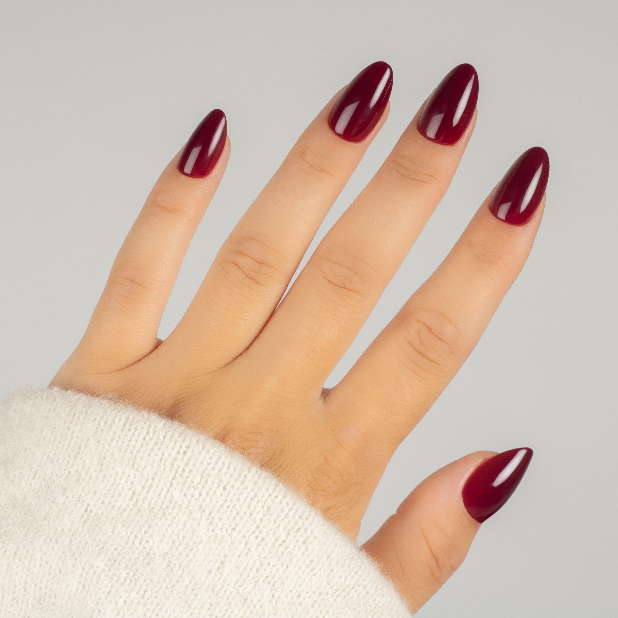 Bordeaux Almond – eleganta vinröda press on naglar i almond-form på hela handen