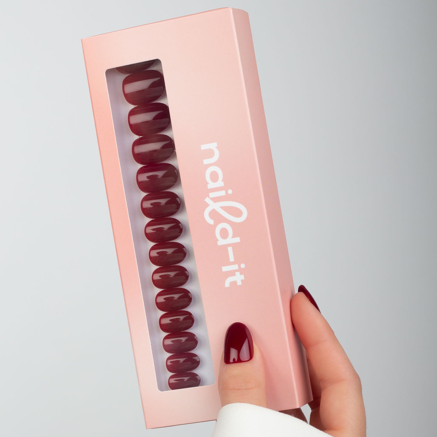 Bordeaux Oval press-on lösnaglar i ovalform med djup vinröd nyans och glansig finish