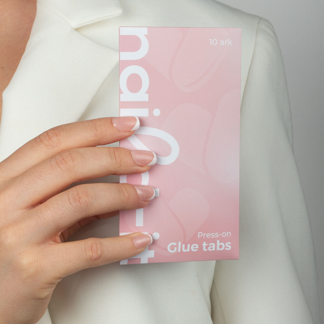 Glue tabs i 10-pack som tillbehör för flexibel applicering och återanvändning av press-on lösnaglar