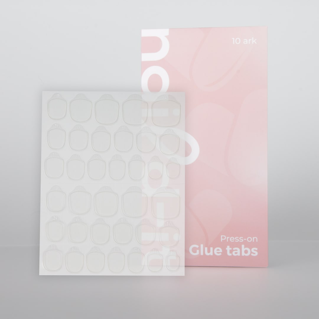 Glue tabs i 10-pack som tillbehör för flexibel applicering och återanvändning av press-on lösnaglar