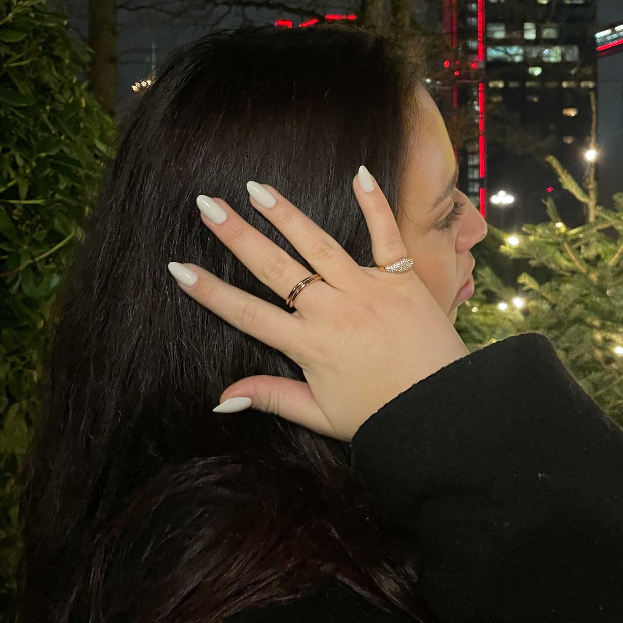 Press on naglar Marshmallow i elegant almondform – naturlig manikyr för alla tillfällen