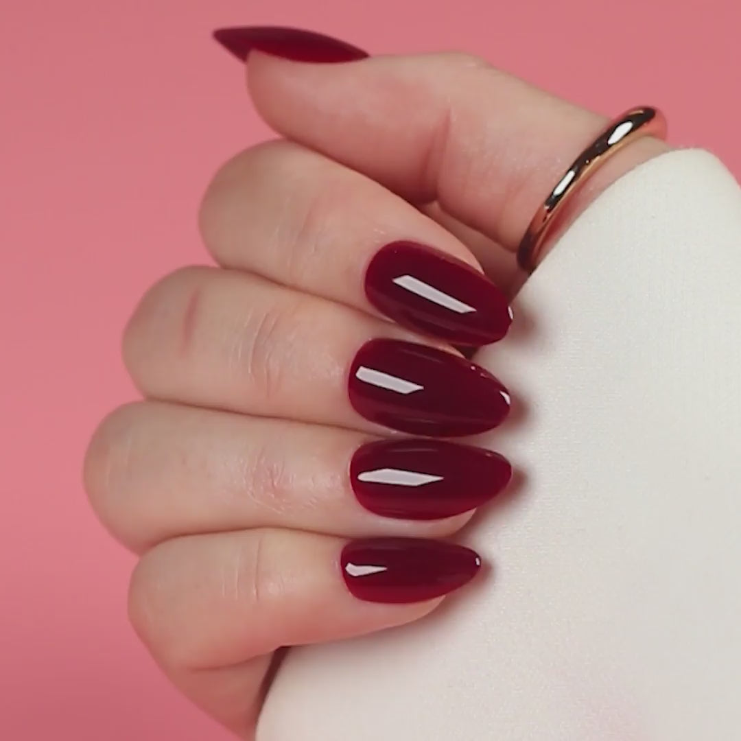 Naild-it Bordeaux vinröda press-on lösnaglar i formen almond